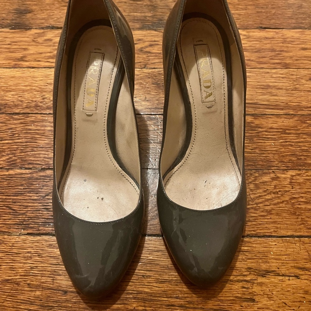 Prada Women's Gray Pumps Size 37